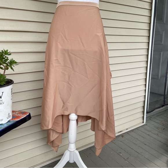 BCBGMAXAZRIA Caryln Satin Skirt in Maple Size L (NWT) - Picture 5 of 13